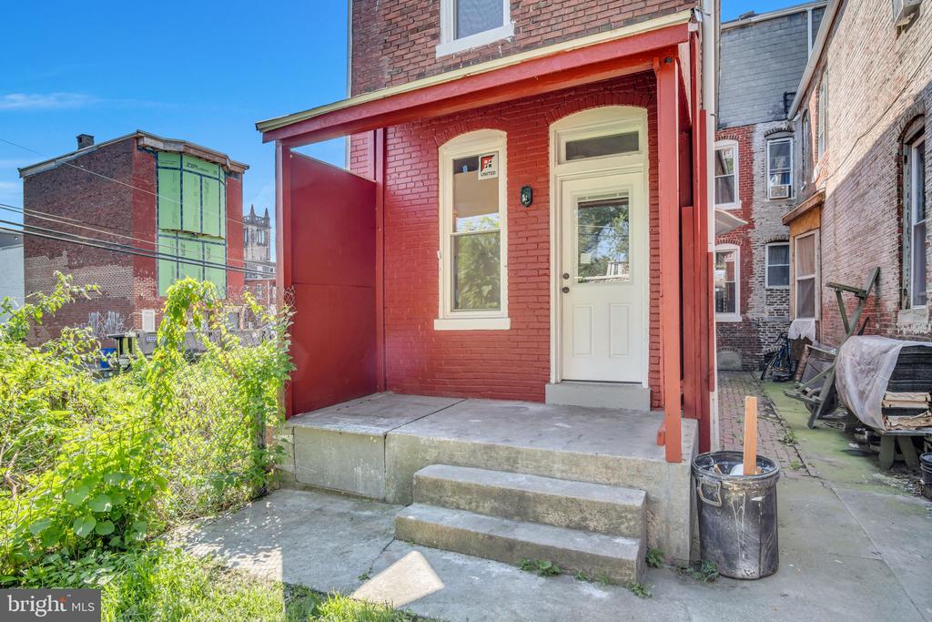 548 CAMP STREET