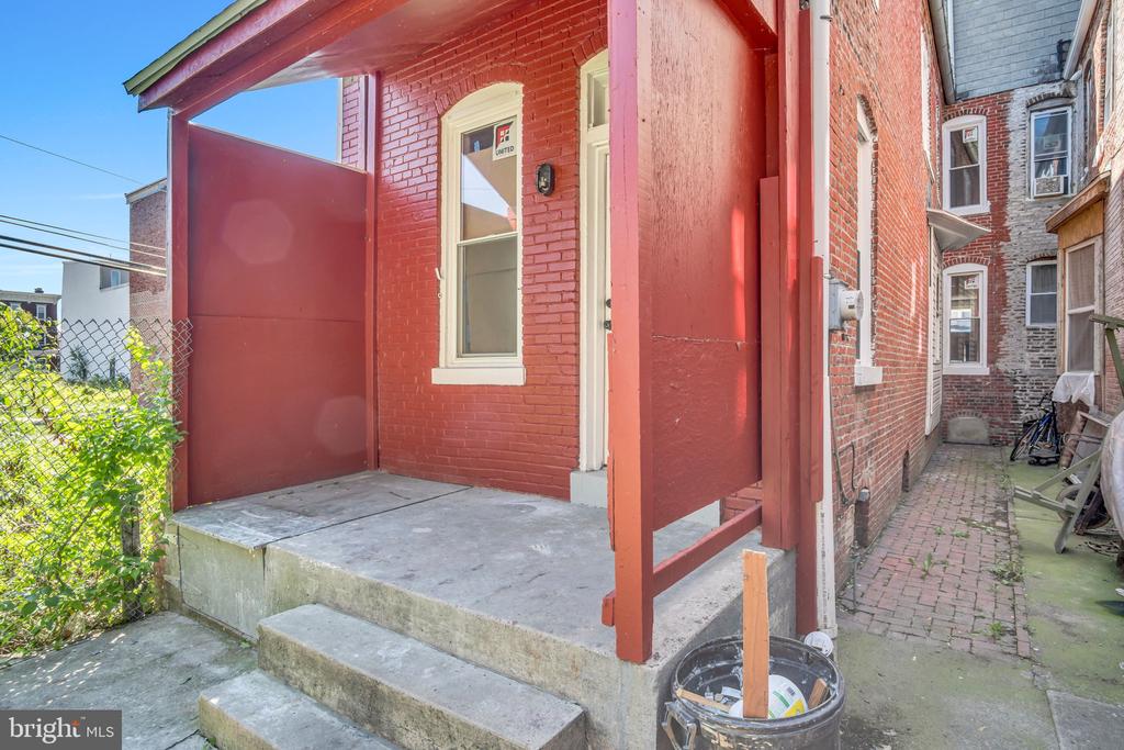 548 CAMP STREET