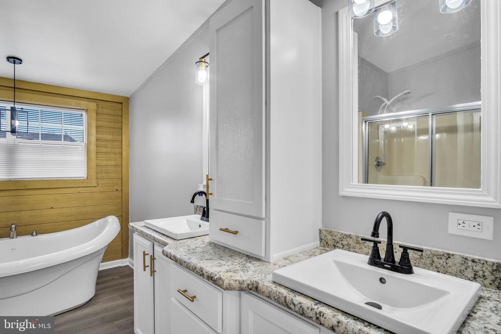 42 WALMAR MANOR