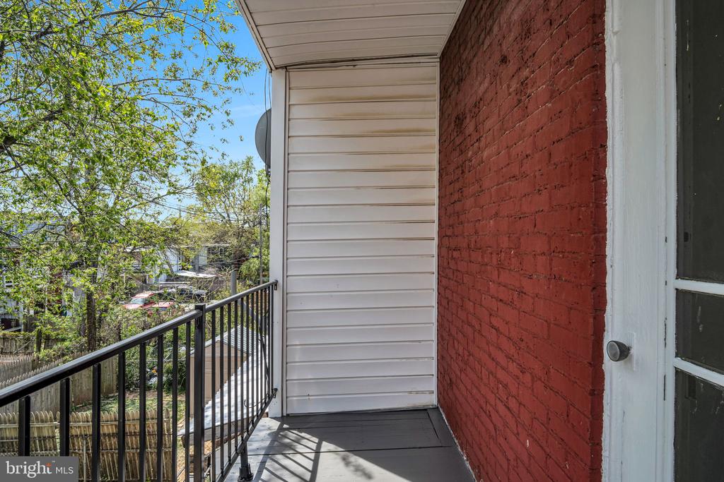 516 WALLACE STREET