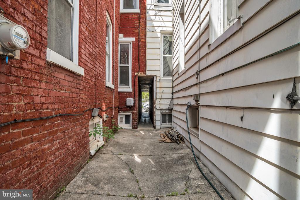 516 WALLACE STREET