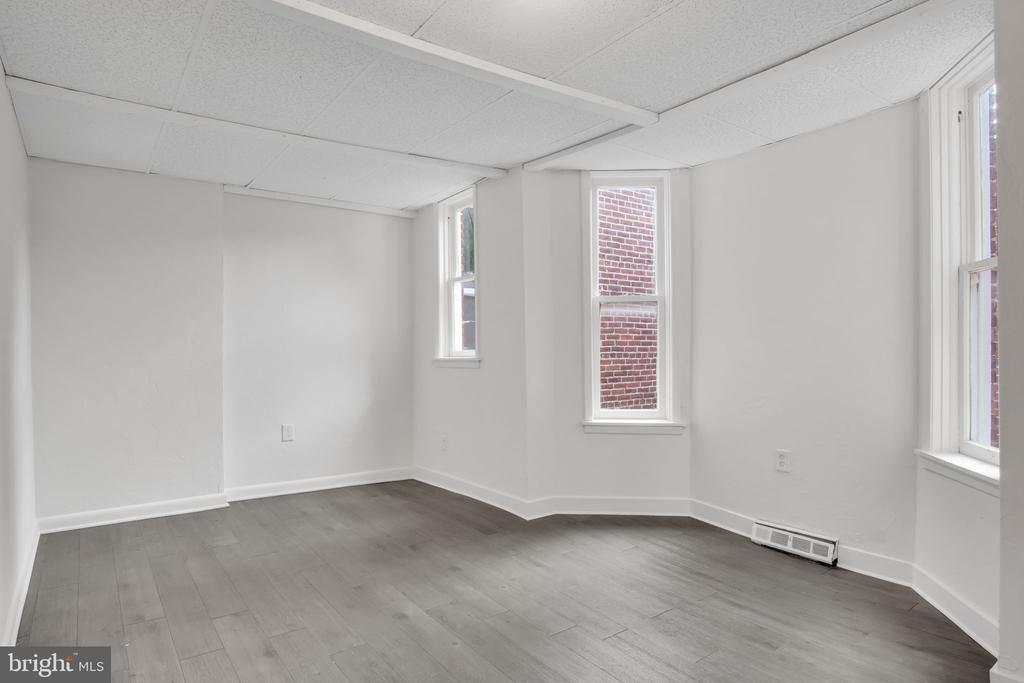 125 S PERSHING AVENUE