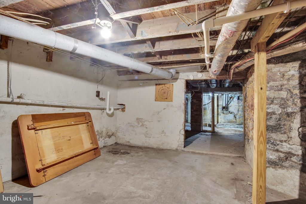 125 S PERSHING AVENUE