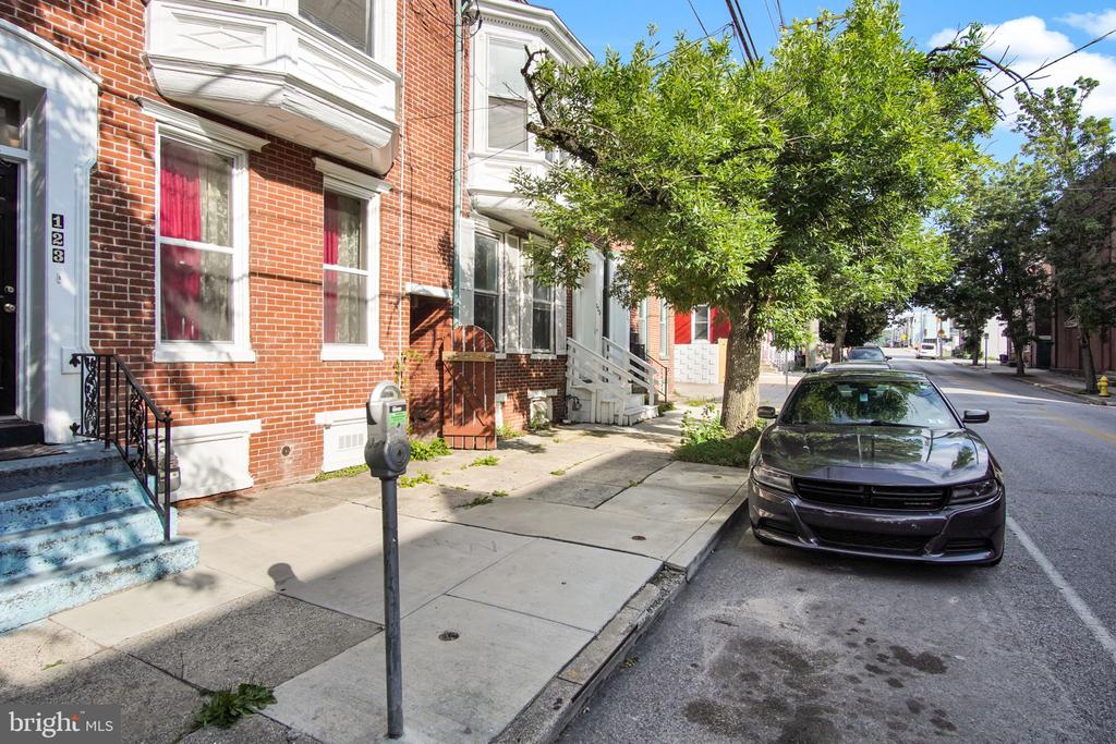 125 S PERSHING AVENUE