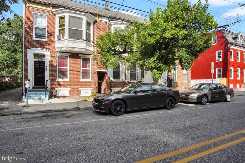 125 S PERSHING AVENUE