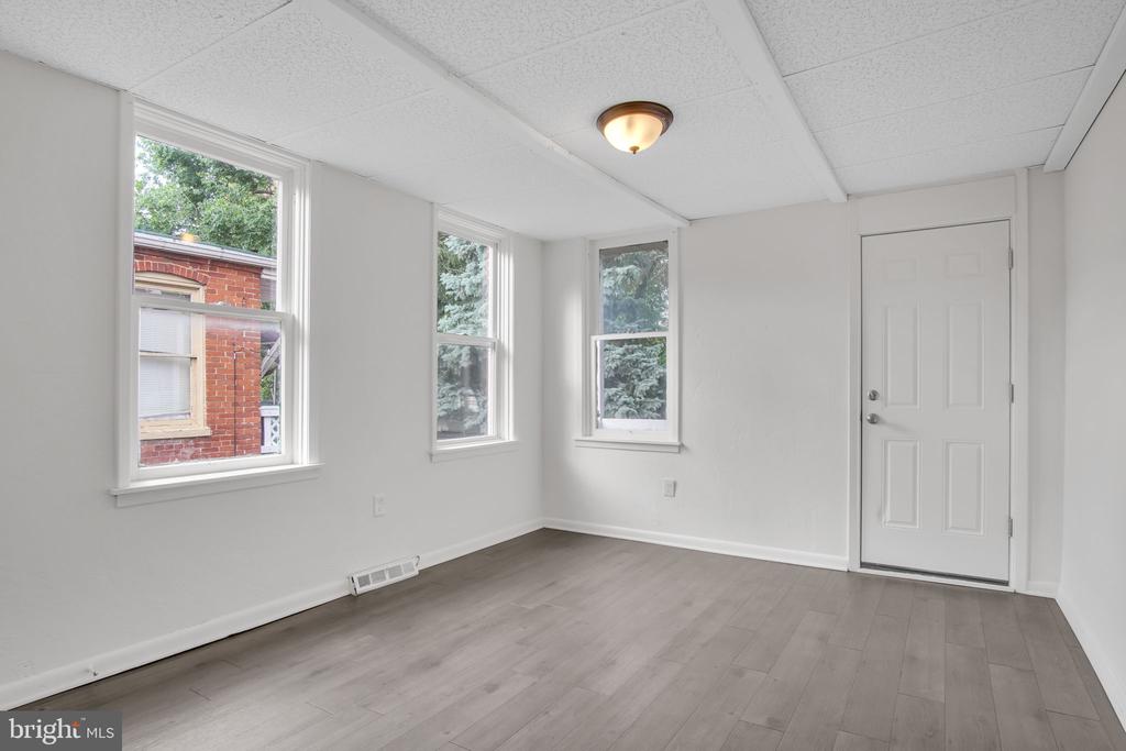 125 S PERSHING AVENUE