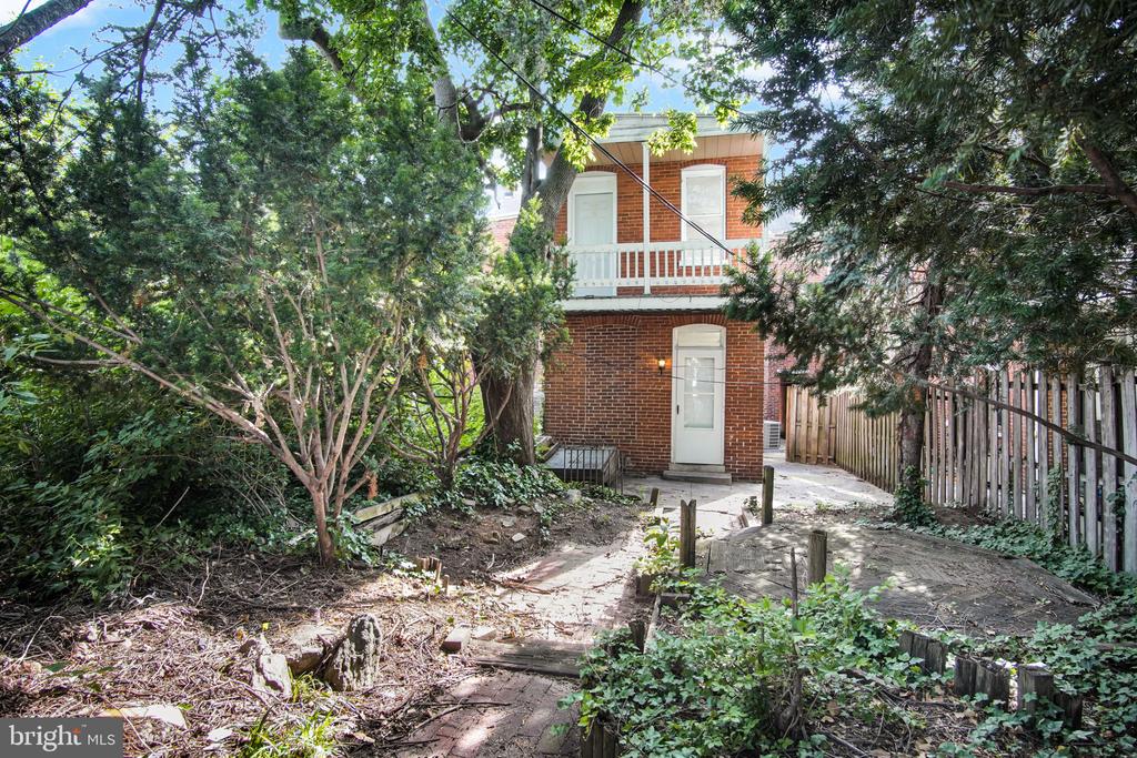 125 S PERSHING AVENUE