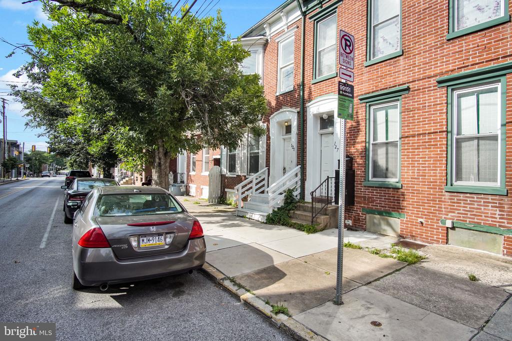 125 S PERSHING AVENUE