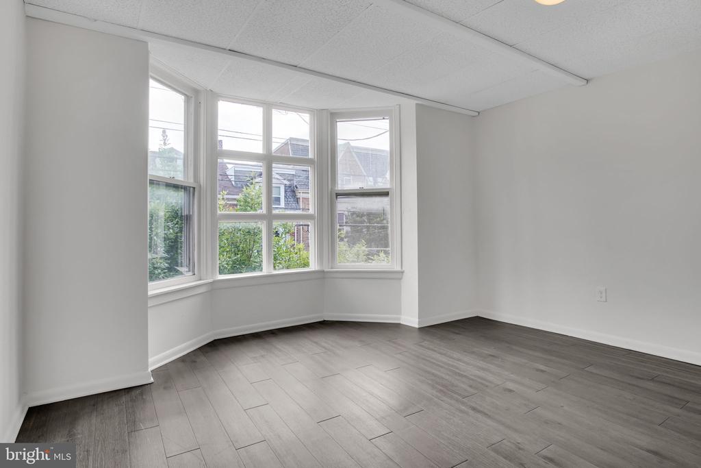 125 S PERSHING AVENUE