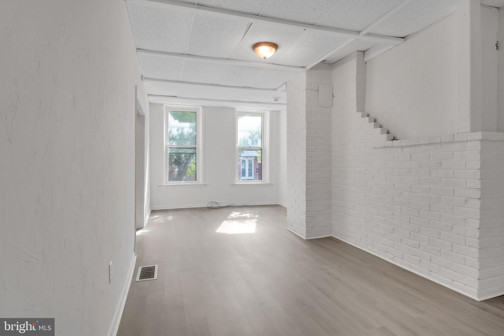 125 S PERSHING AVENUE