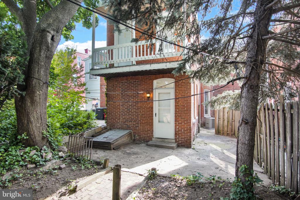 125 S PERSHING AVENUE