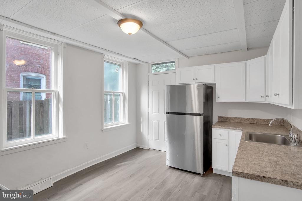 125 S PERSHING AVENUE