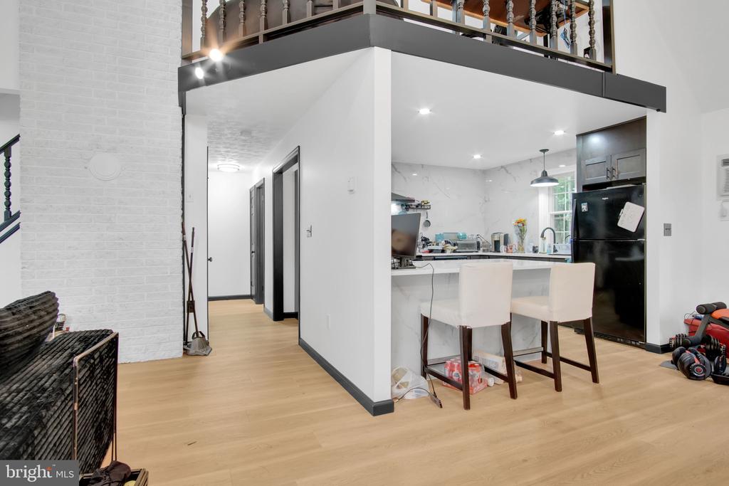 4 ALBERT LANE