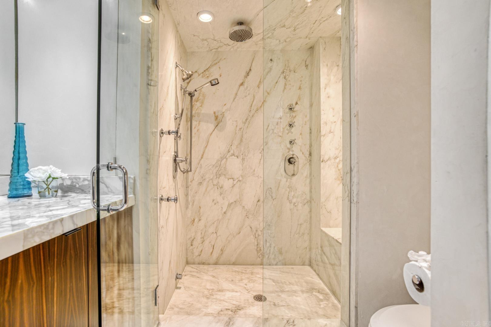 1 Treetops Unit: 1002E
