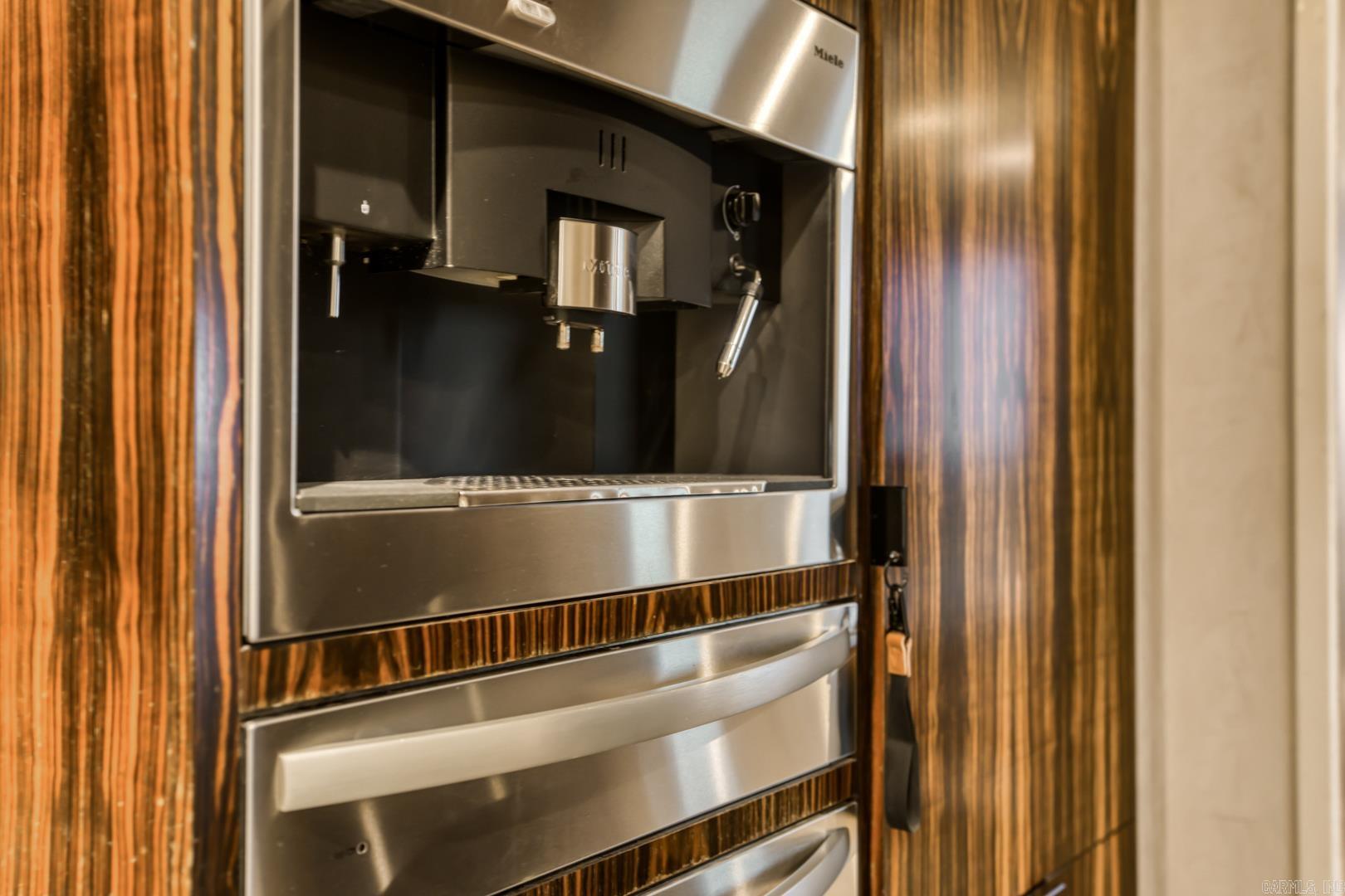 1 Treetops Unit: 1002E