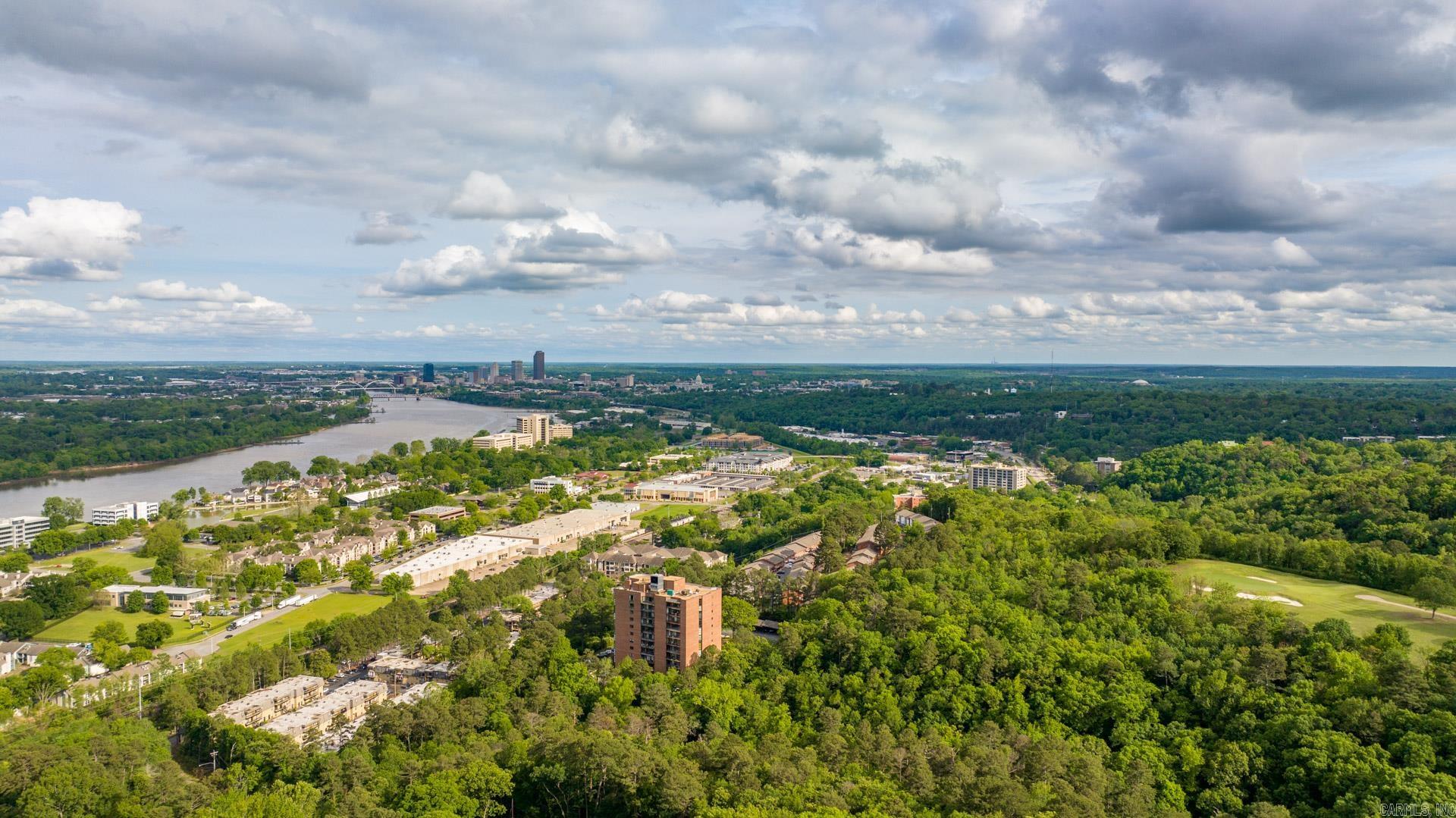 1 Treetops Unit: 1002E