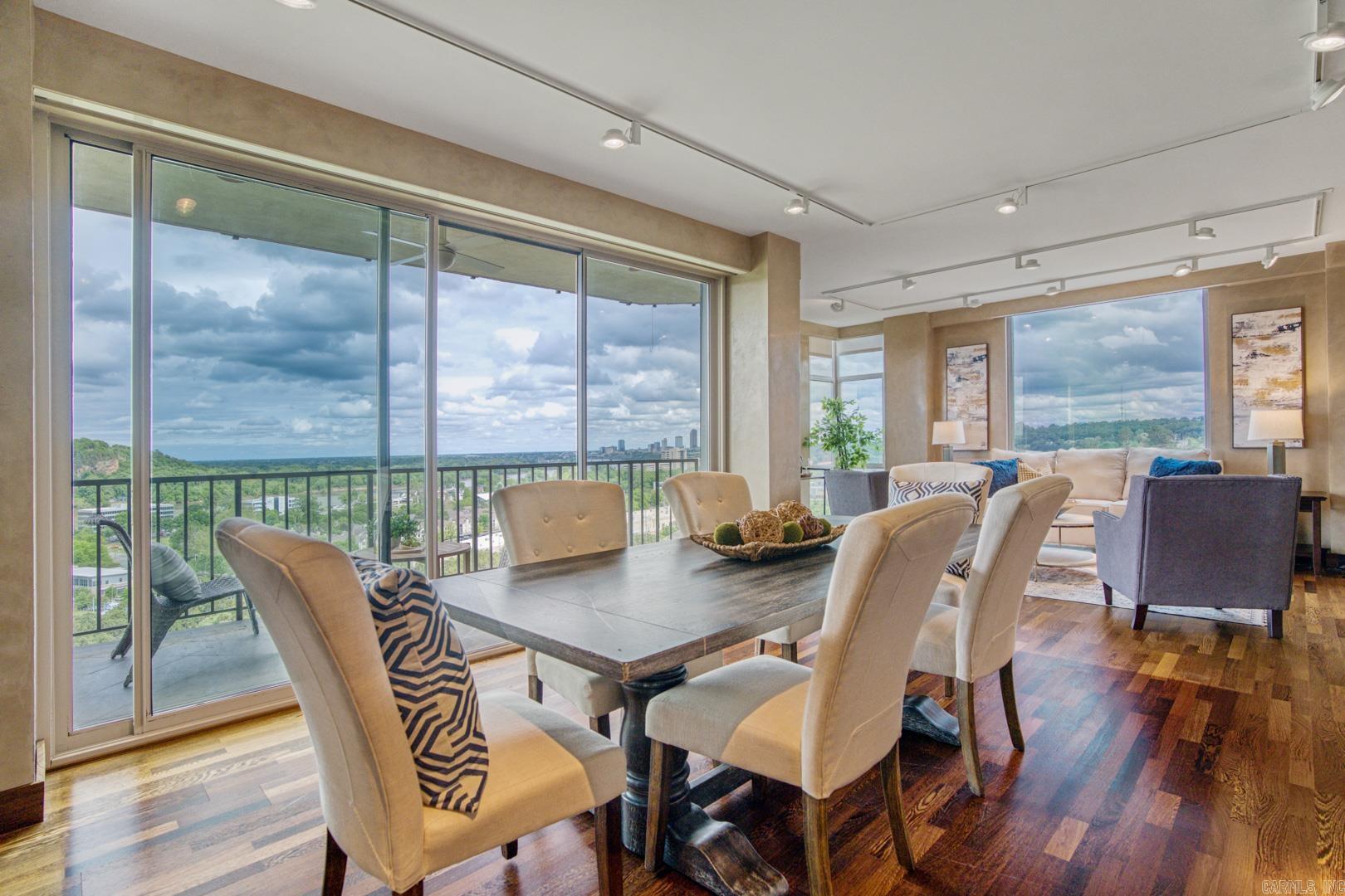 1 Treetops Unit: 1002E