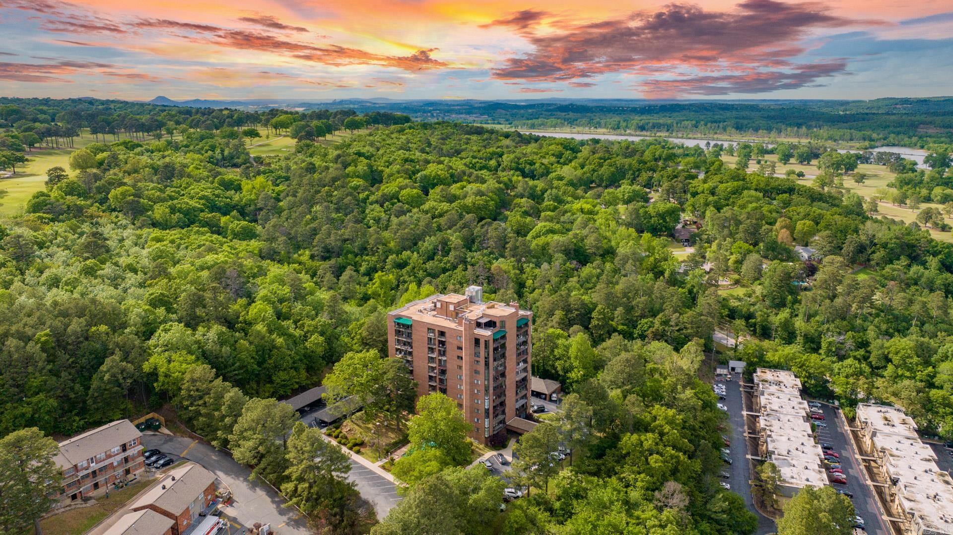 1 Treetops Unit: 1002E