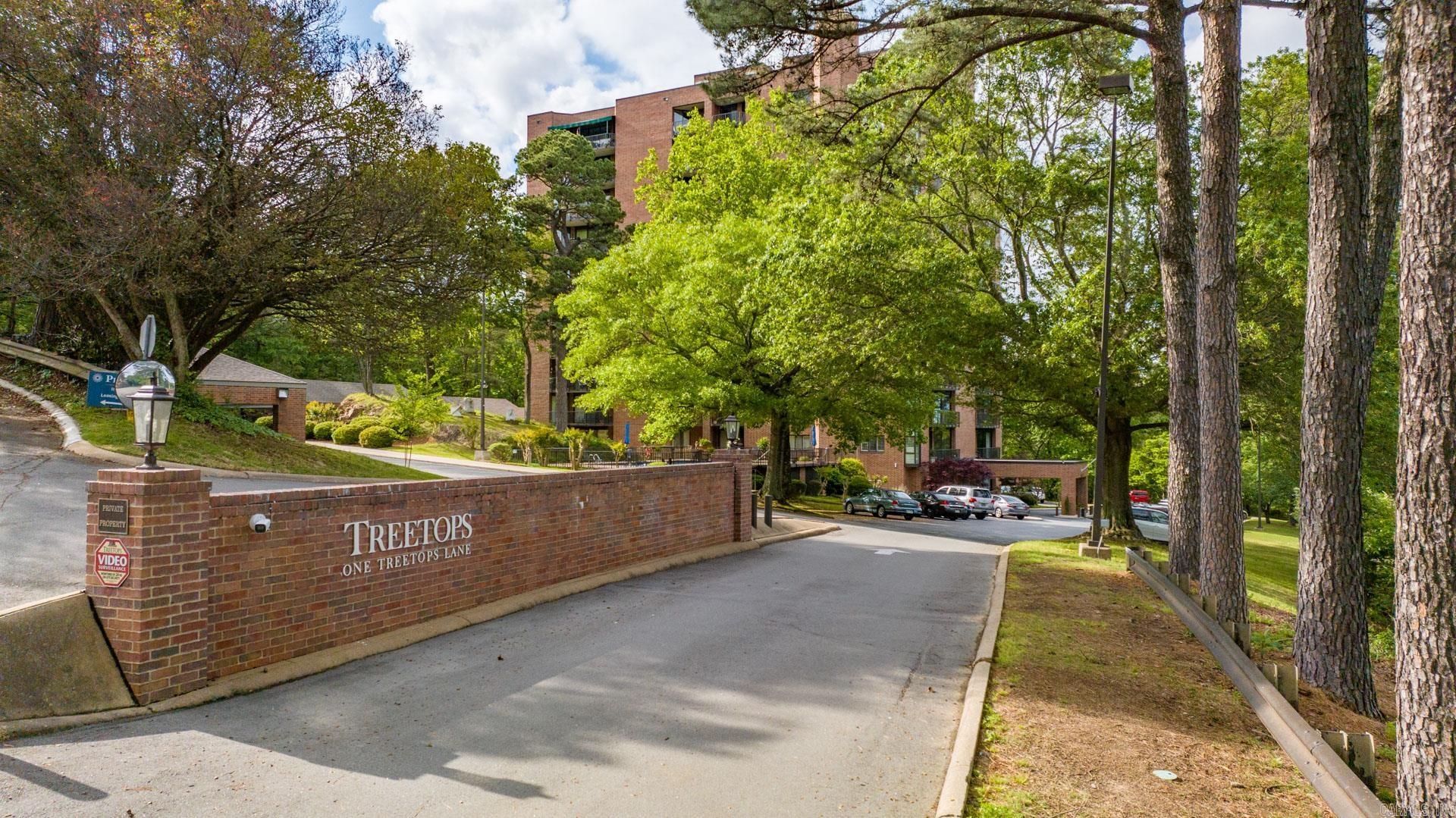 1 Treetops Unit: 1002E