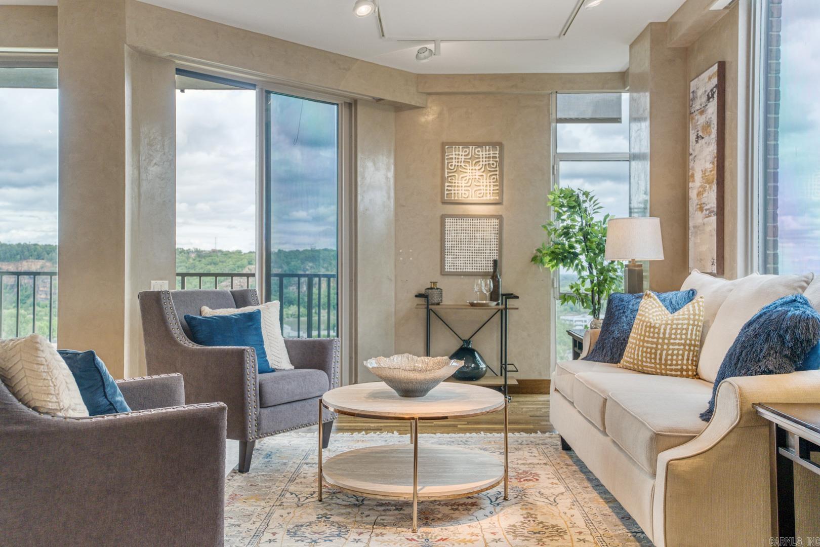 1 Treetops Unit: 1002E