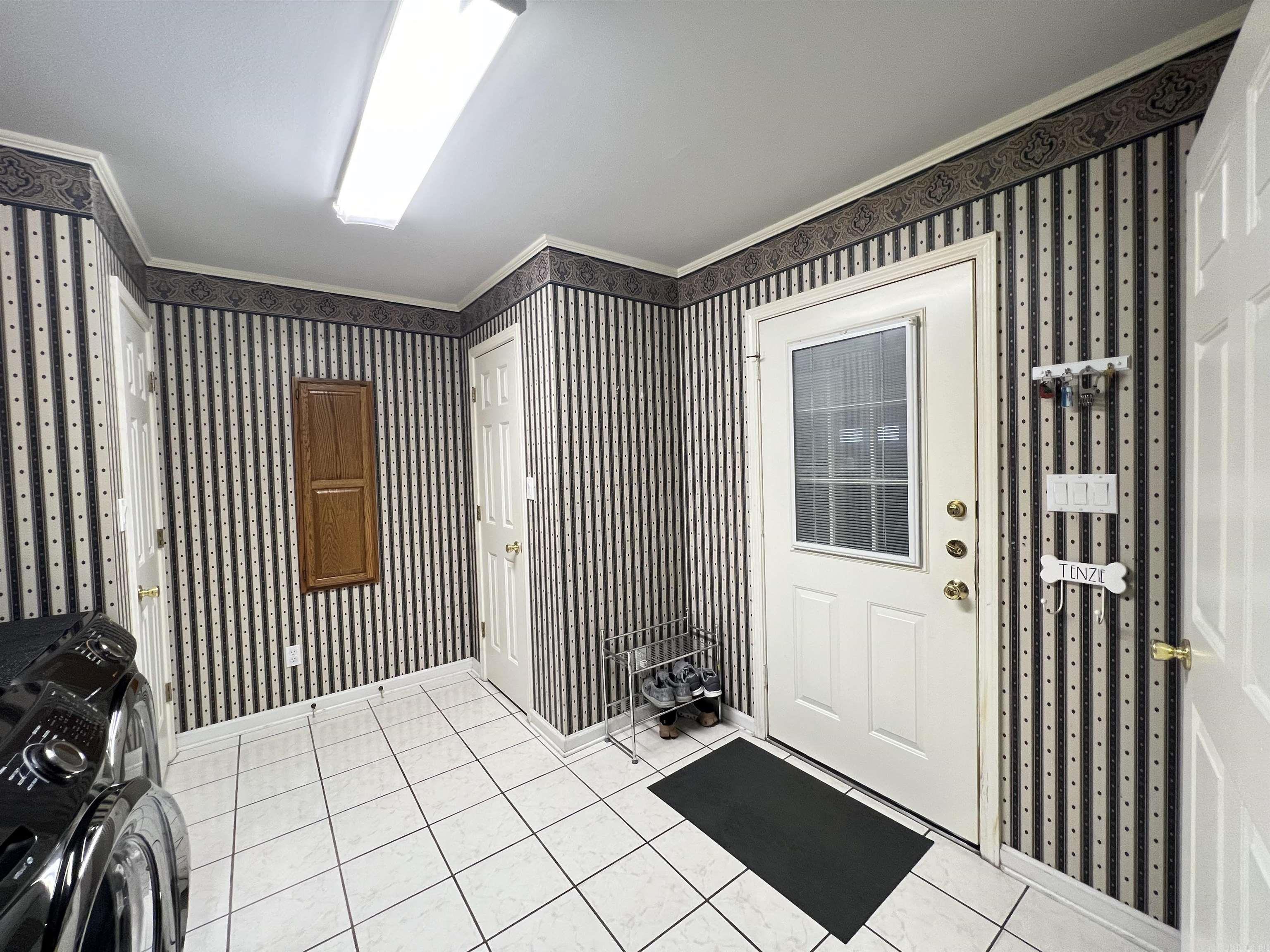 6800 Twin Oaks Lane