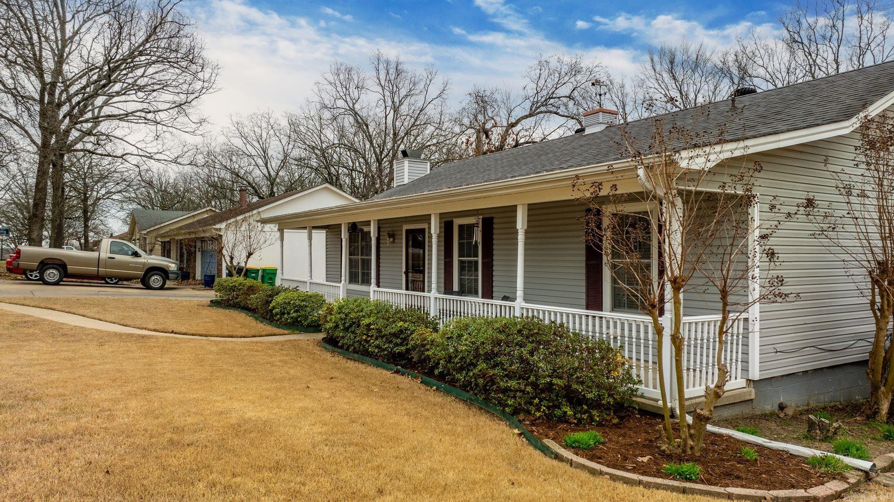 2210 E Maryland Avenue