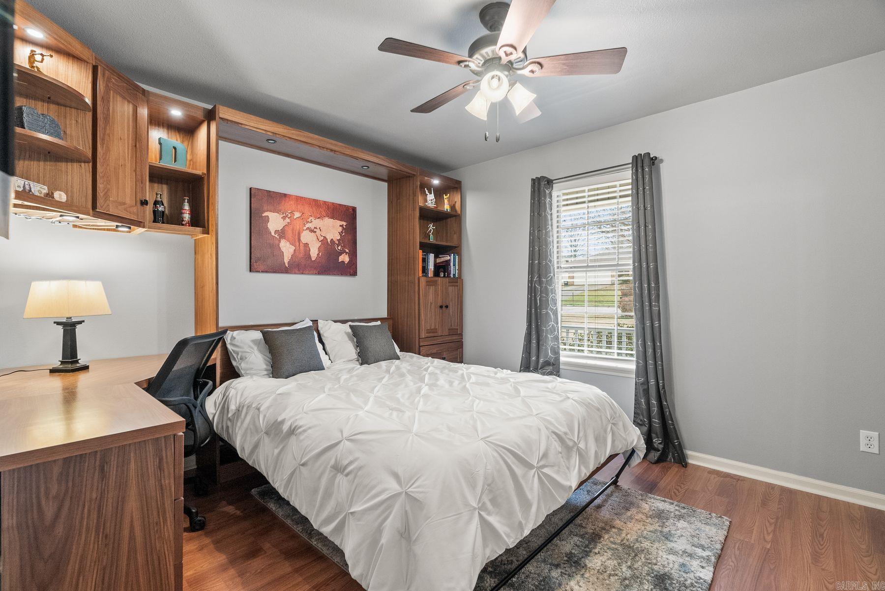 2210 E Maryland Avenue