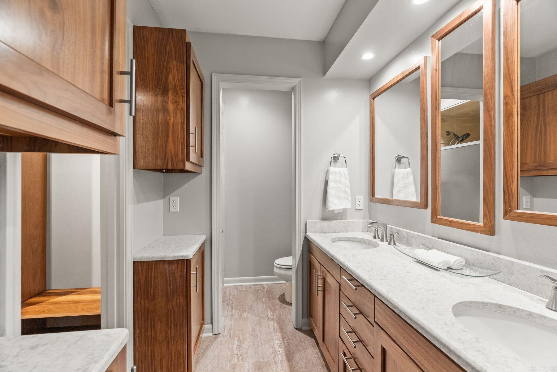 2210 E Maryland Avenue