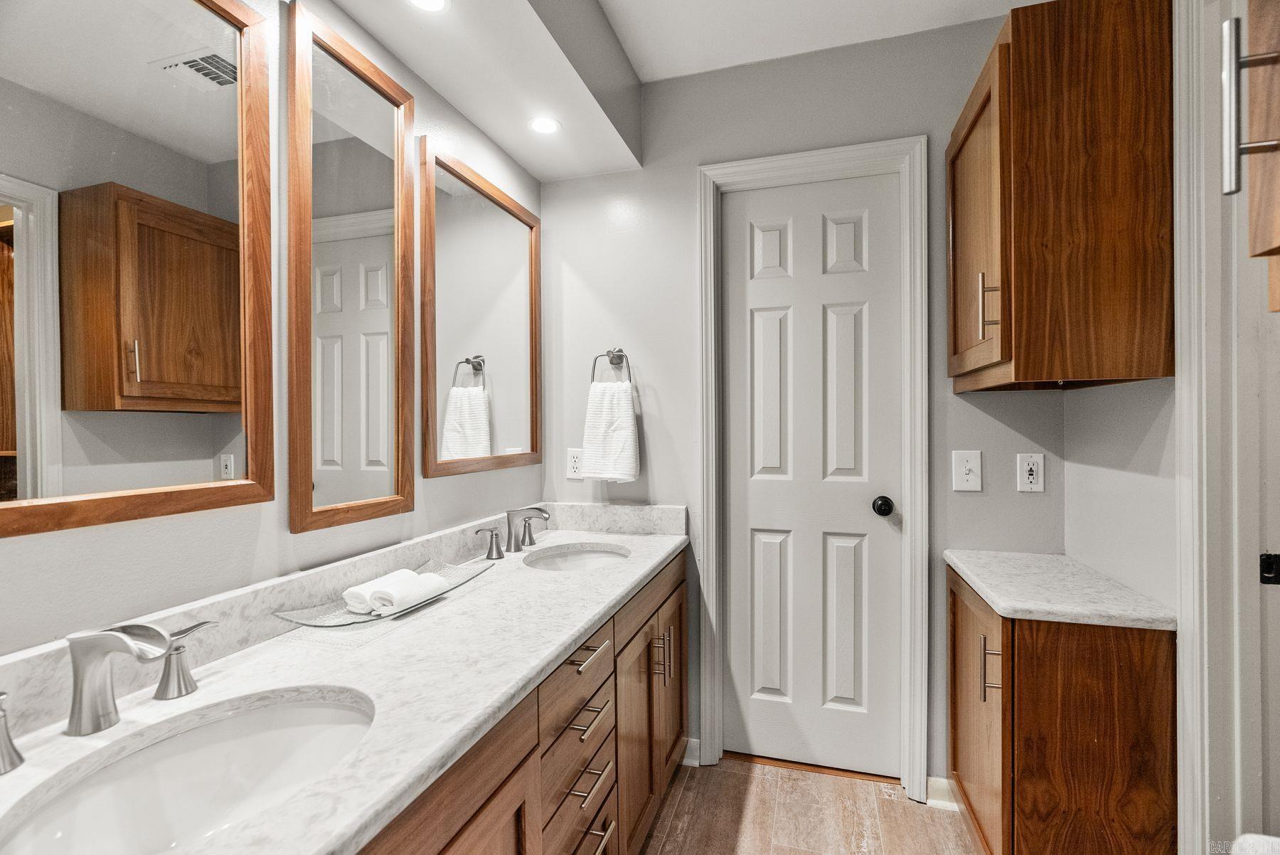 2210 E Maryland Avenue