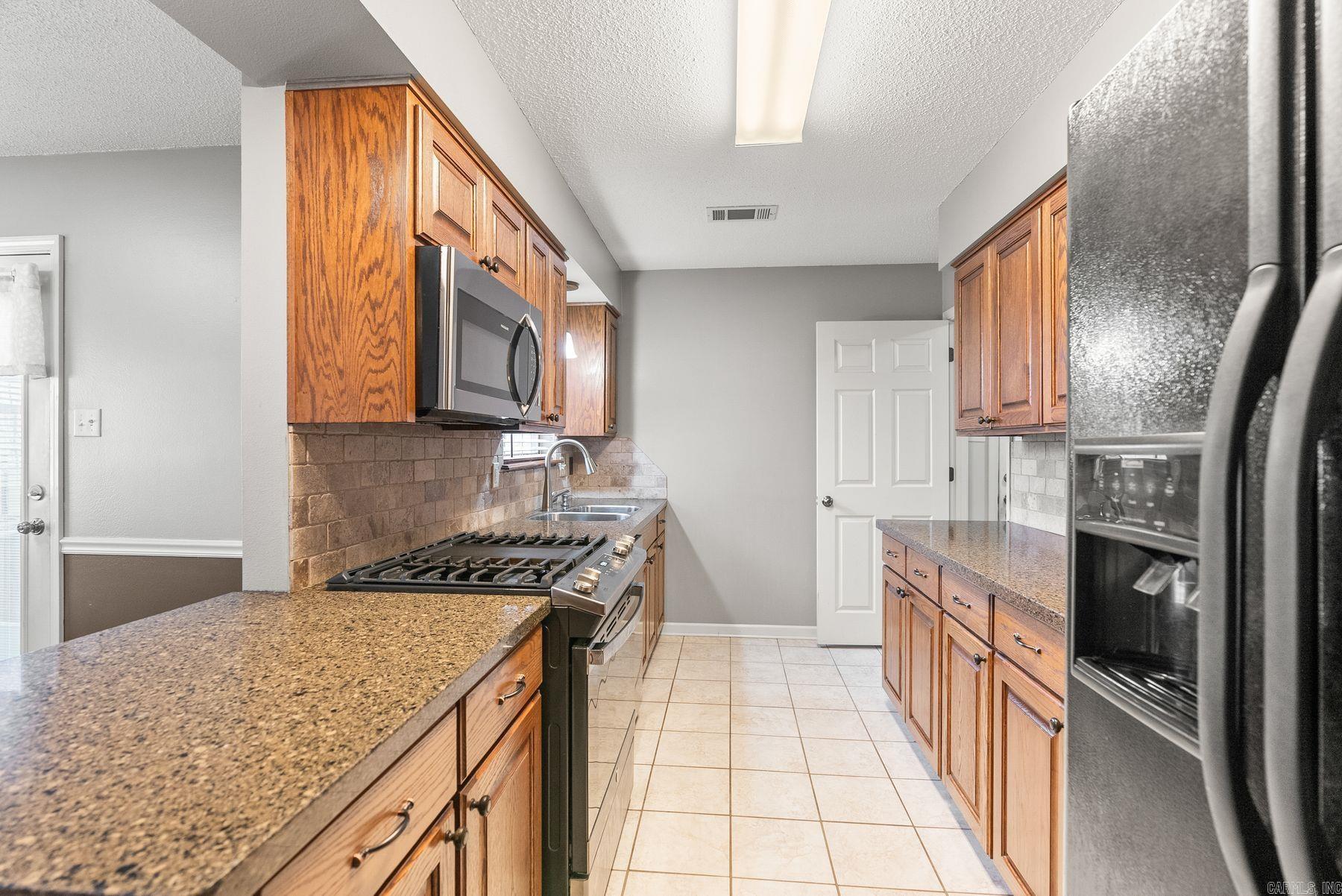 2210 E Maryland Avenue