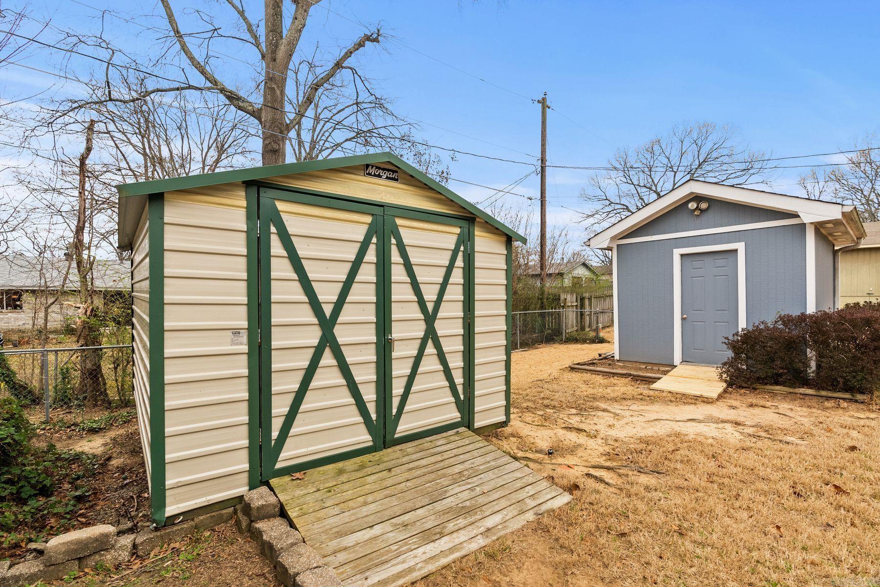 2210 E Maryland Avenue