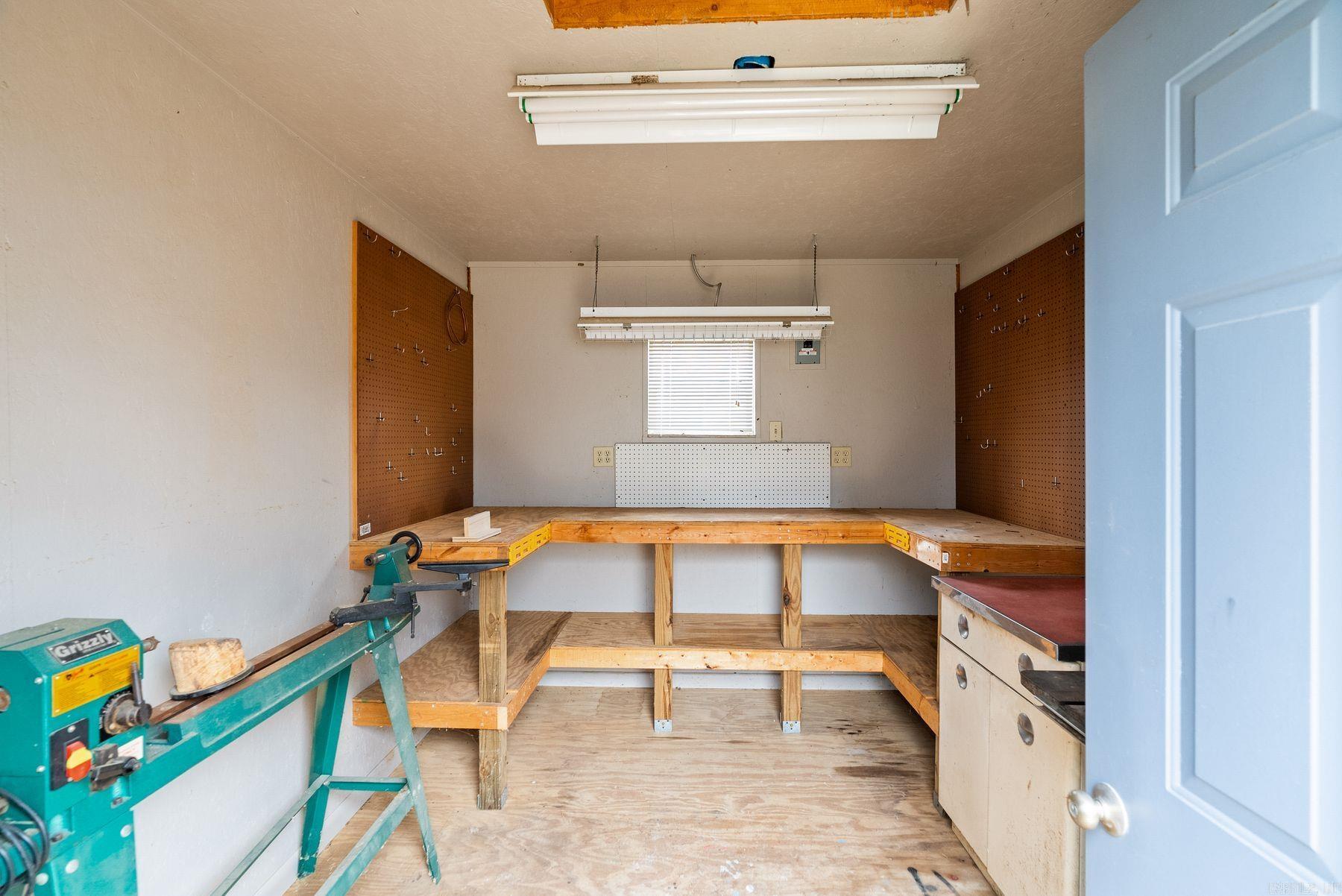 2210 E Maryland Avenue