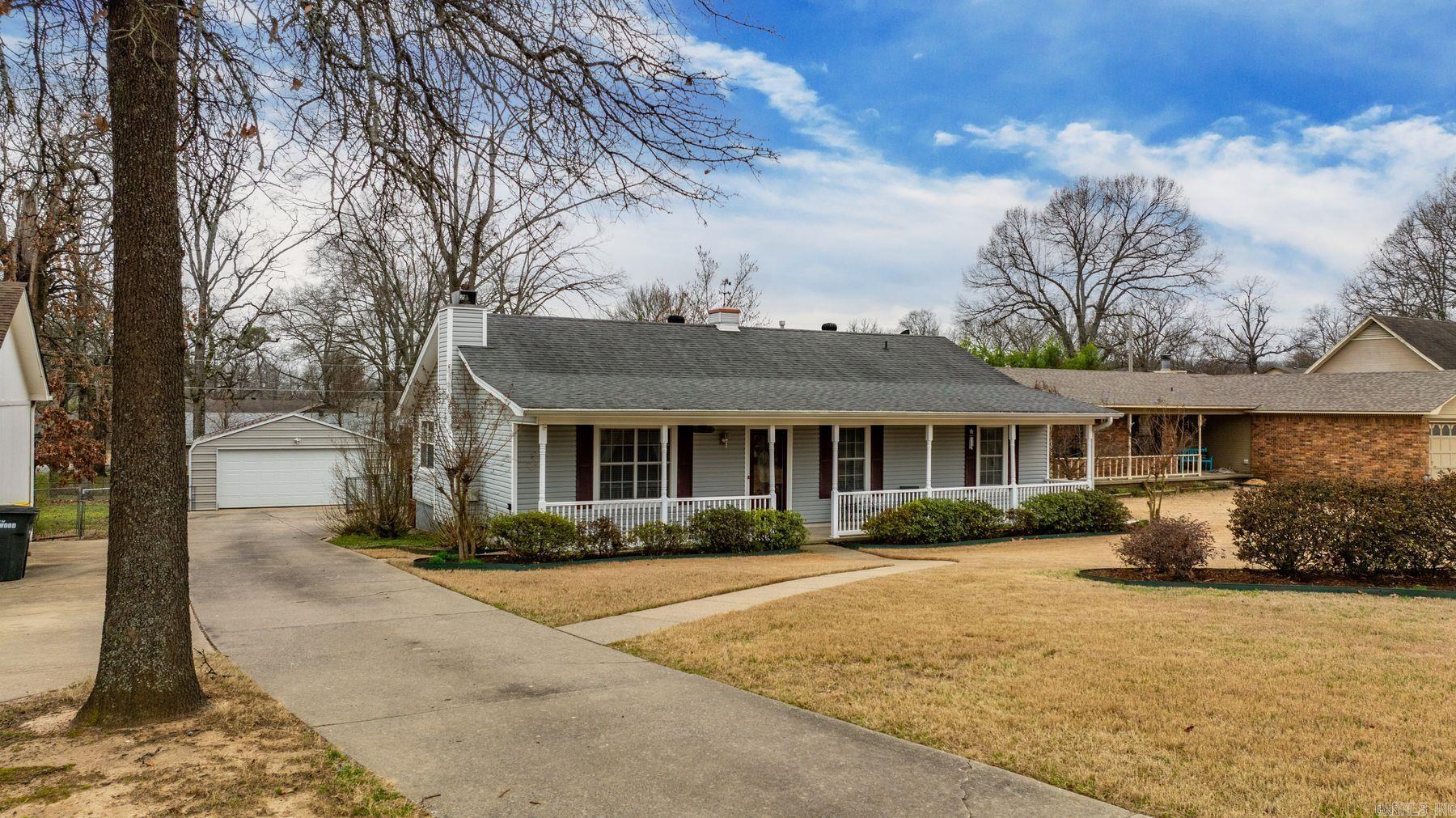 2210 E Maryland Avenue