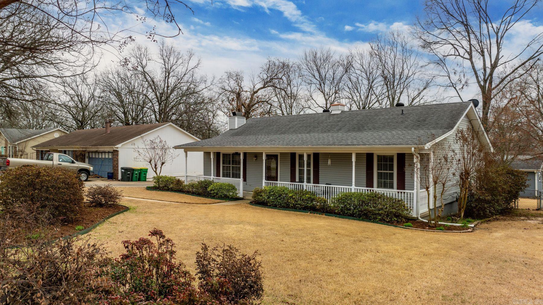 2210 E Maryland Avenue