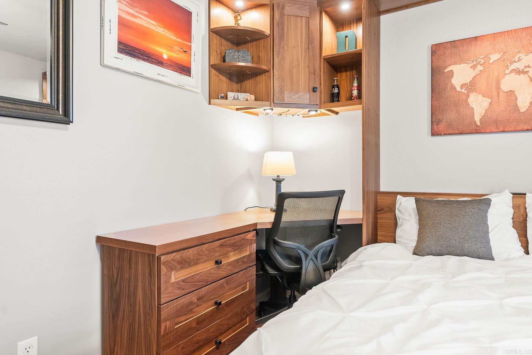 2210 E Maryland Avenue