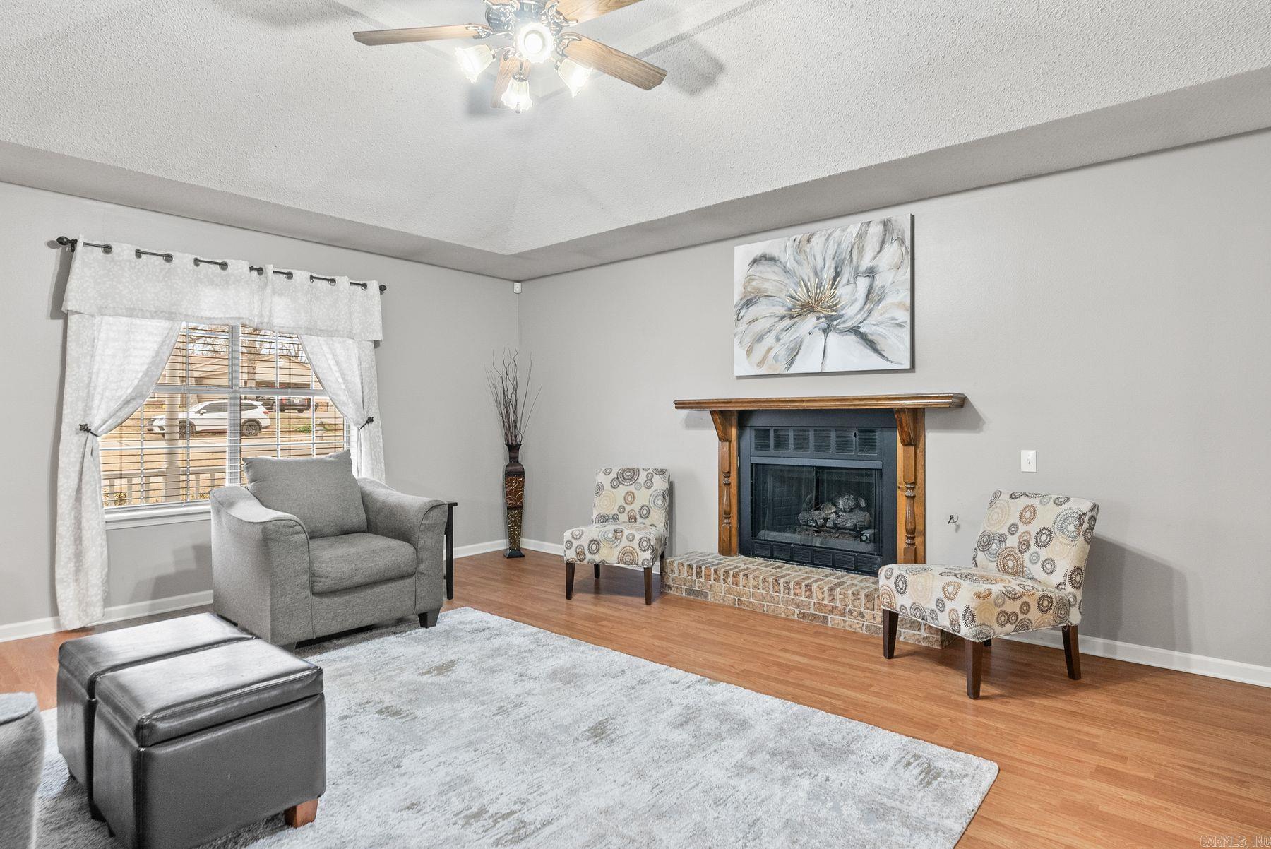 2210 E Maryland Avenue