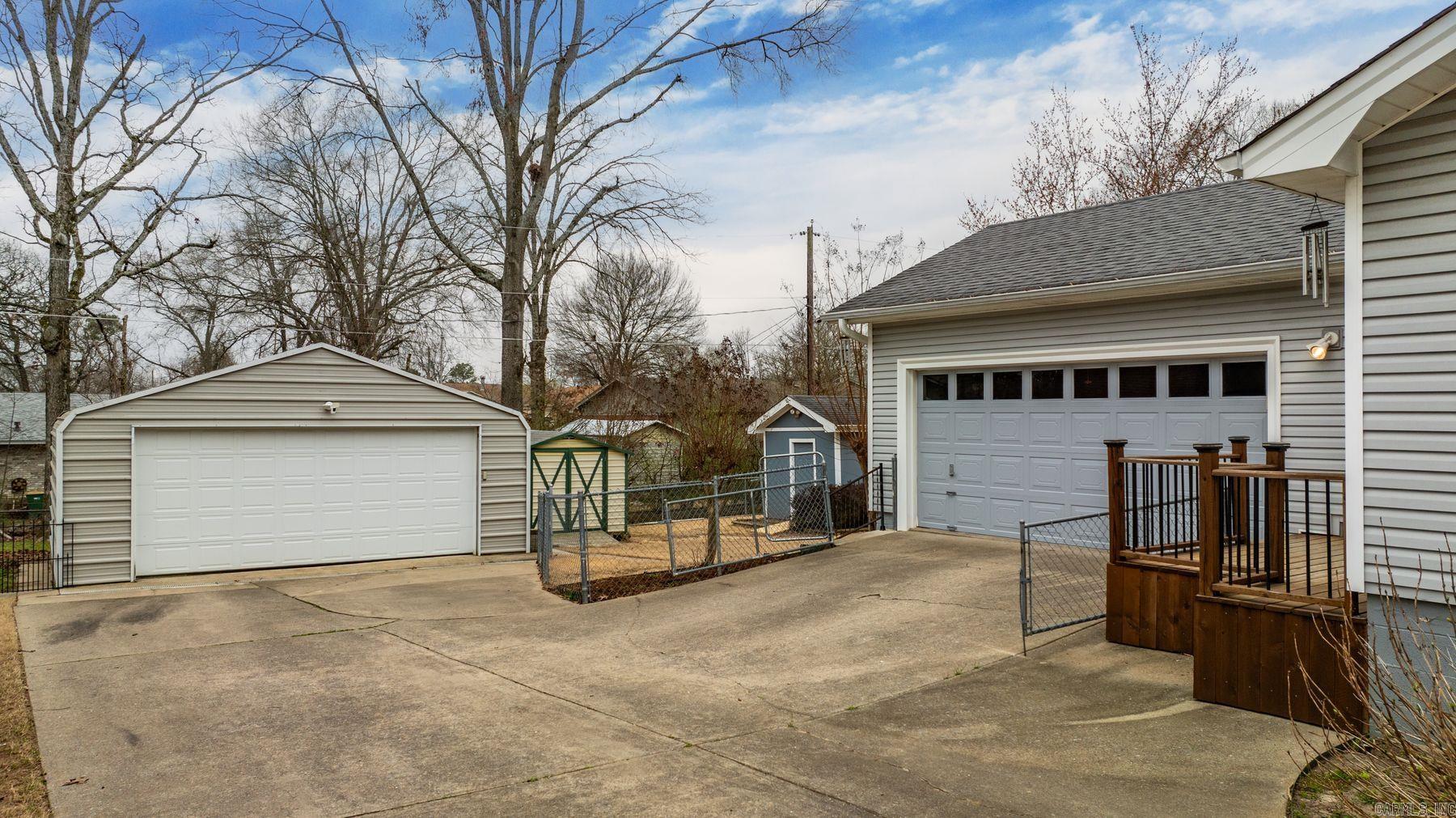 2210 E Maryland Avenue