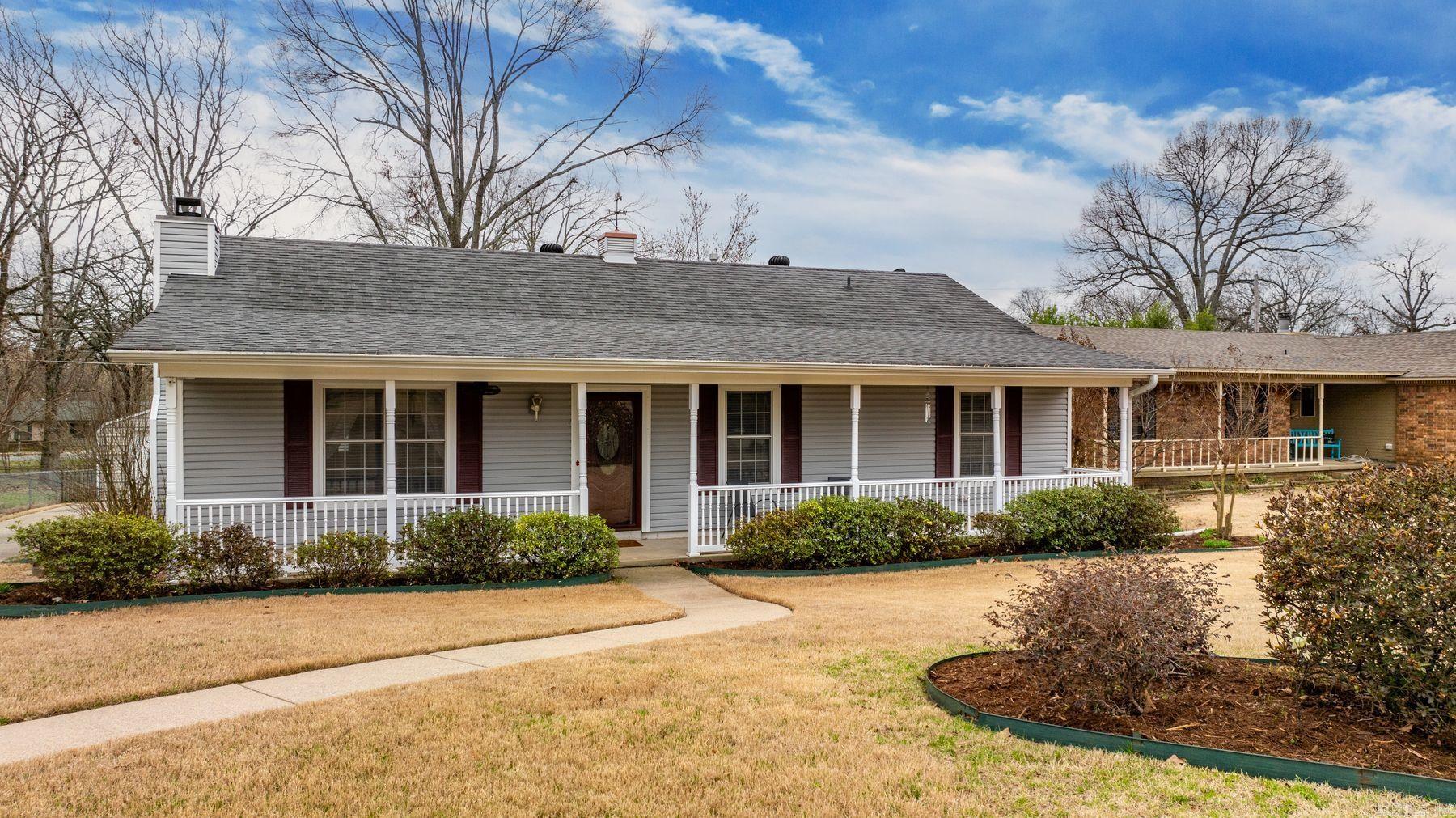 2210 E Maryland Avenue