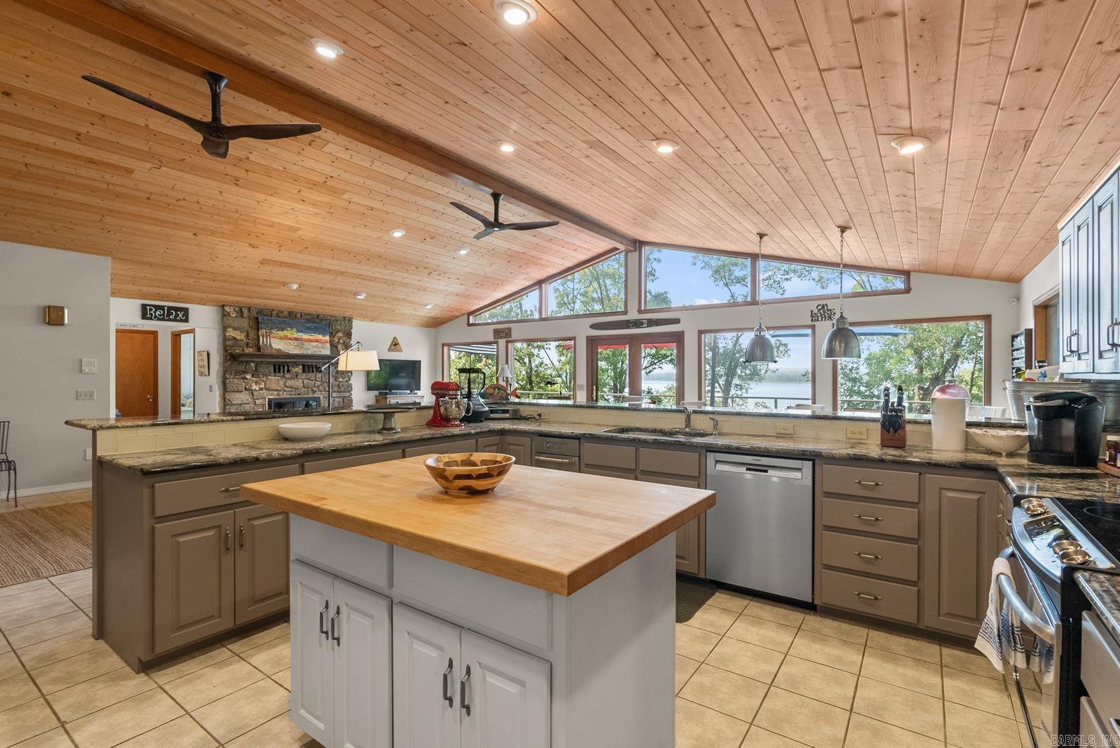 639 Lakefront Road