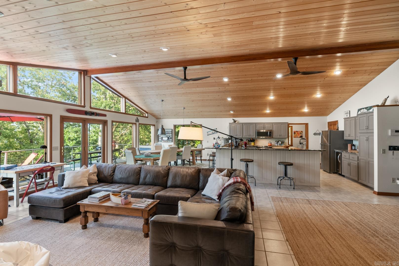 639 Lakefront Road