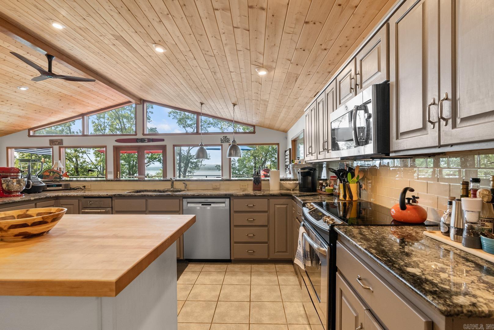639 Lakefront Road