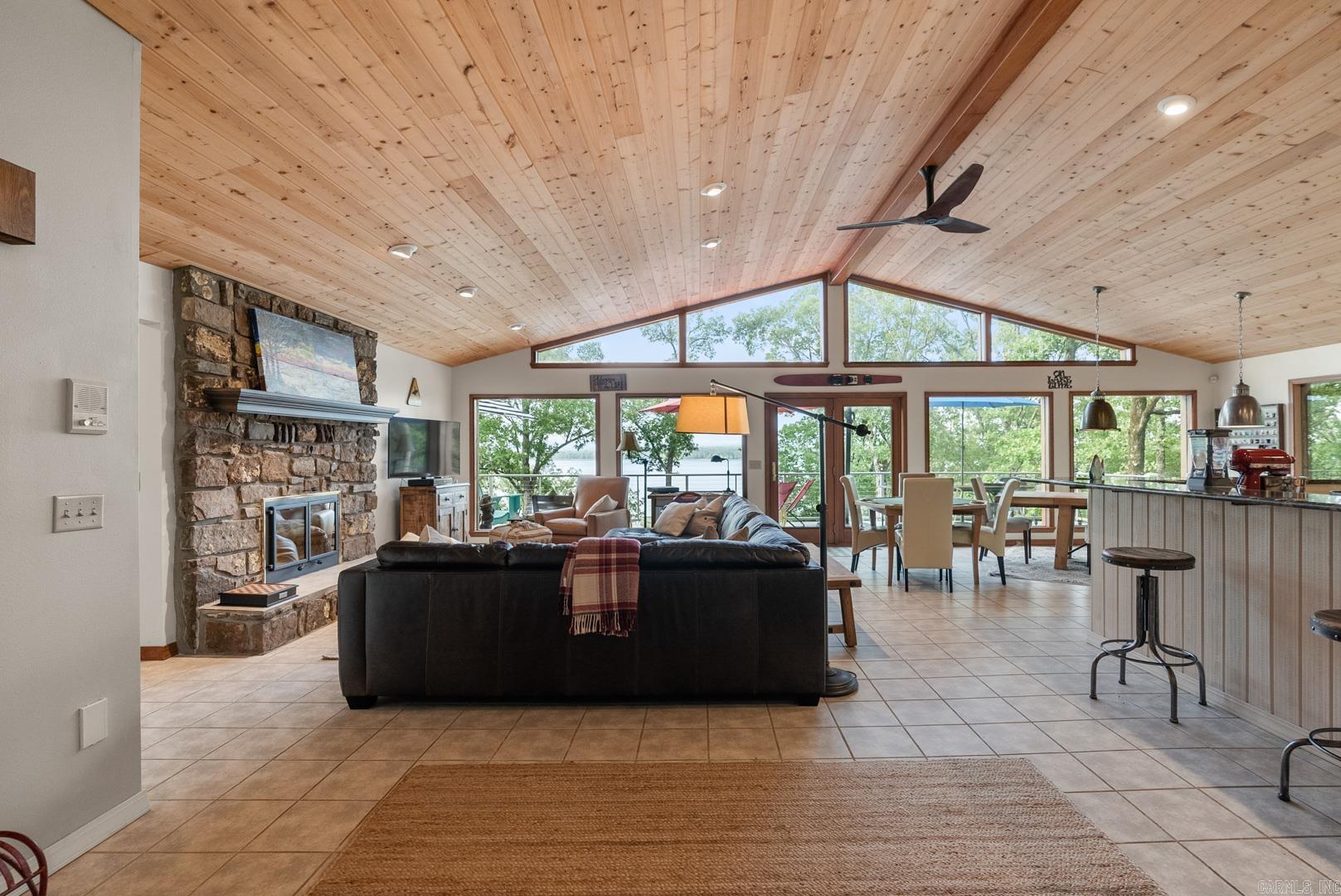639 Lakefront Road