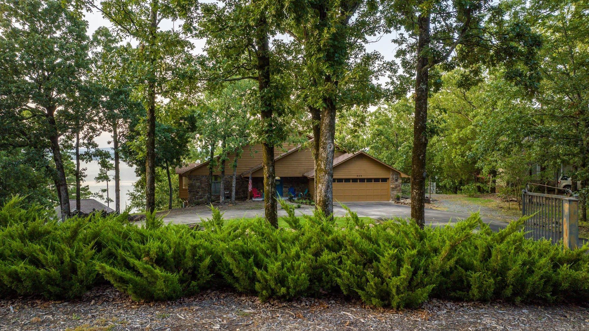 639 Lakefront Road