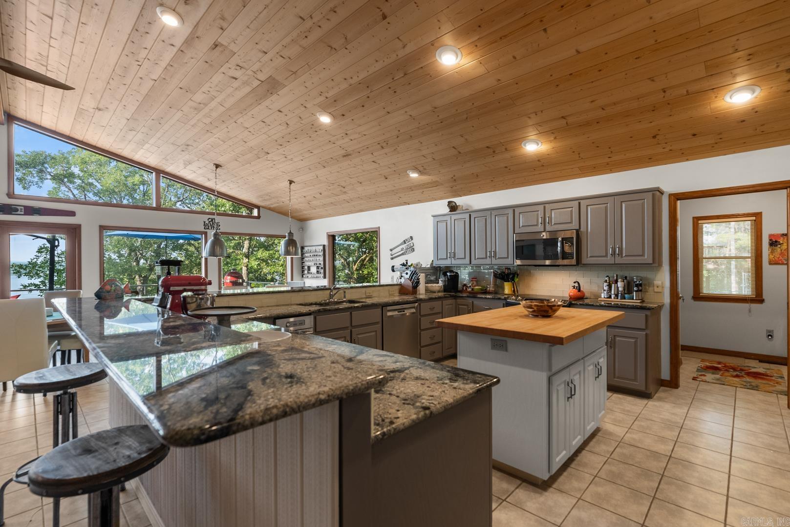 639 Lakefront Road