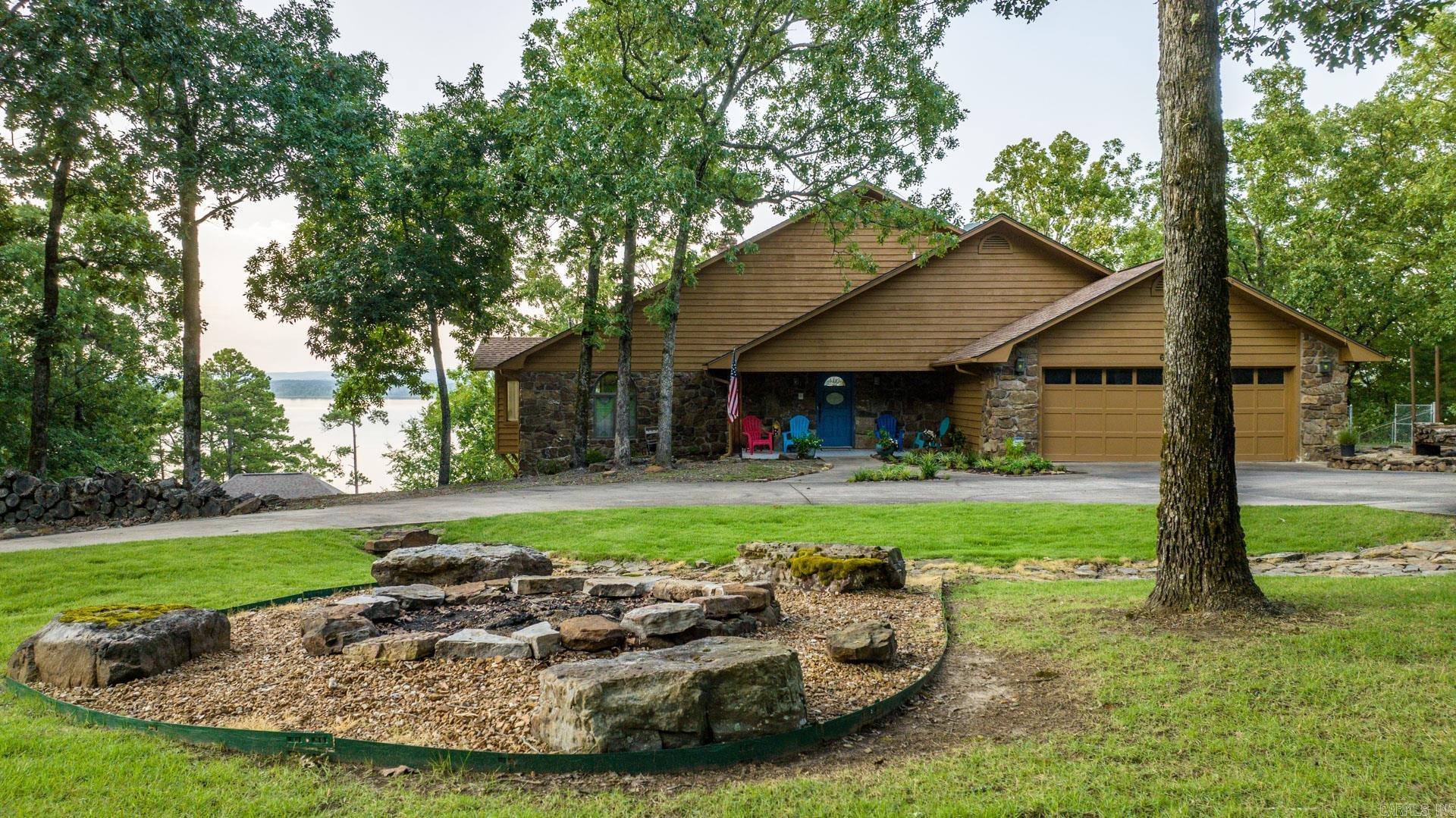 639 Lakefront Road