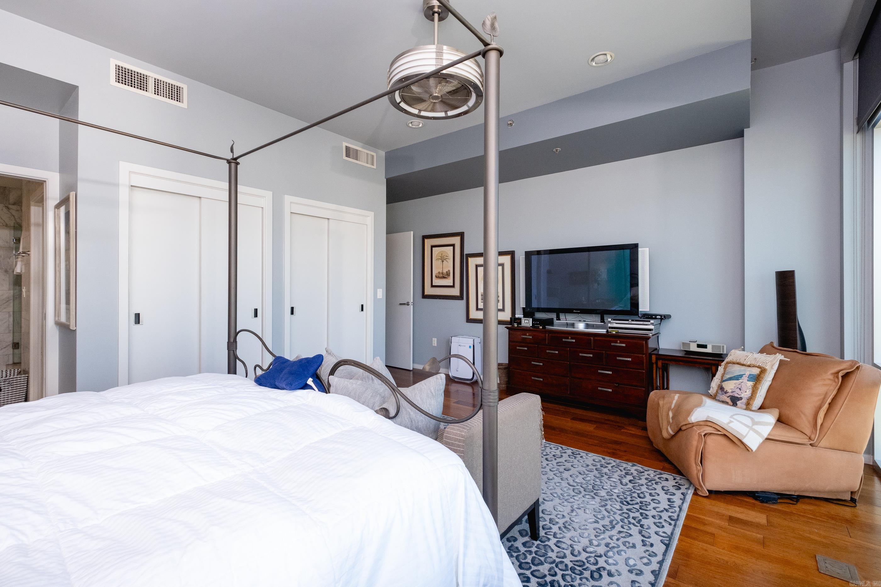 315 Rock Unit 1707 Street Unit: 1707