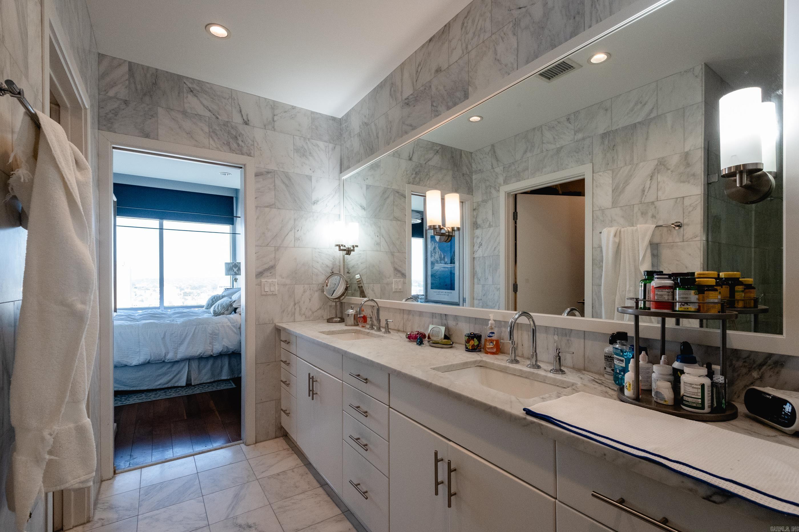 315 Rock Unit 1707 Street Unit: 1707