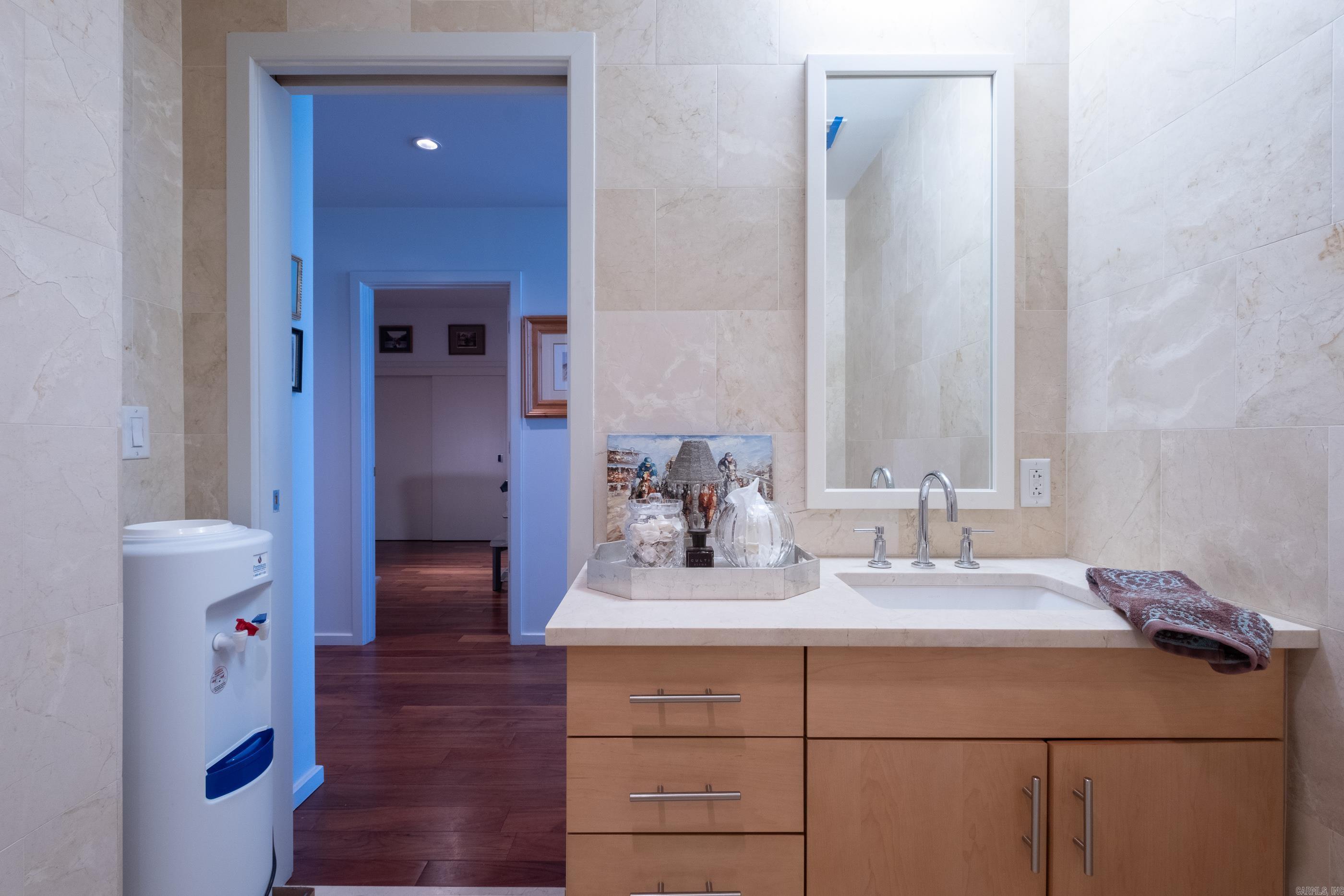 315 Rock Unit 1707 Street Unit: 1707