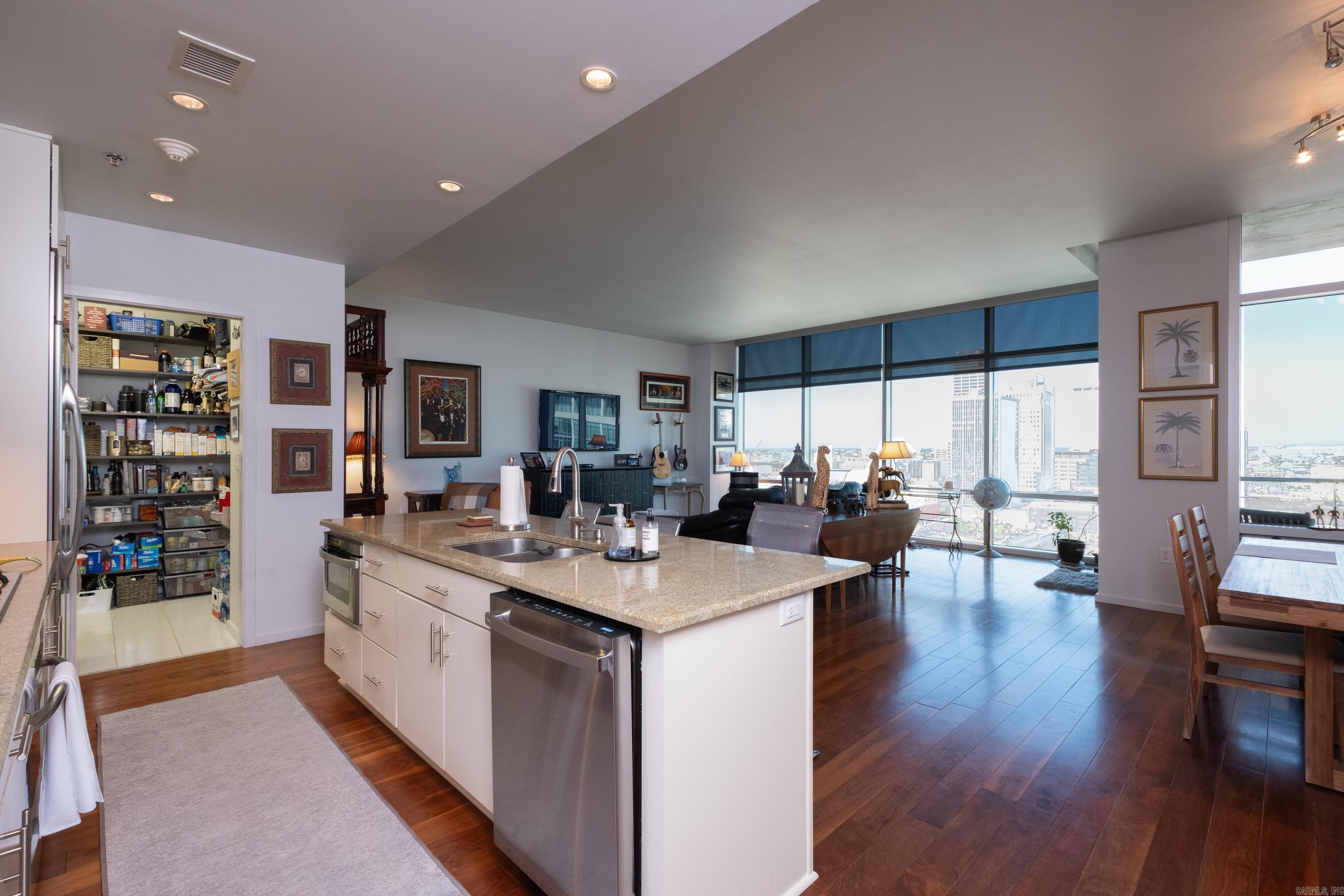 315 Rock Unit 1707 Street Unit: 1707