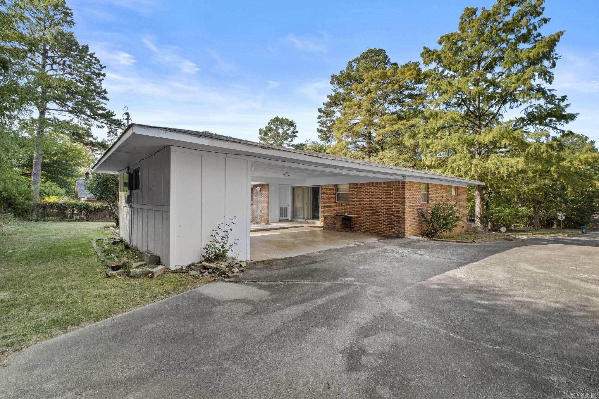 415 Shamrock Dr